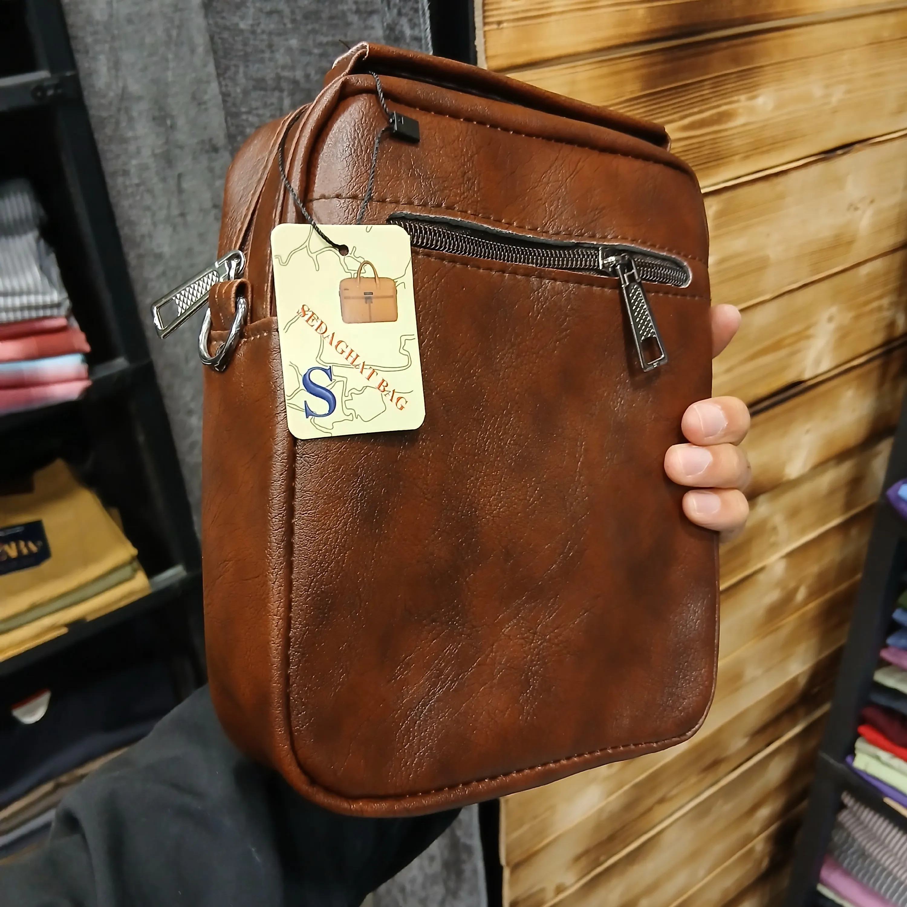 کیف دوشی اسپرت مردانه چرم مصنوعی رنگ مشکی و عسلی و قهوهای
