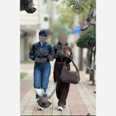 بامبر پلنگی زنانه جنس گلیمی فری سایز در رنگ بندی سرمه ای، قرمز، سبز و صورتی