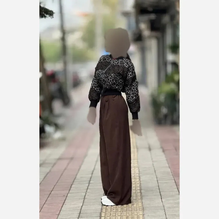 بامبر پلنگی زنانه جنس گلیمی فری سایز در رنگ بندی سرمه ای، قرمز، سبز و صورتی