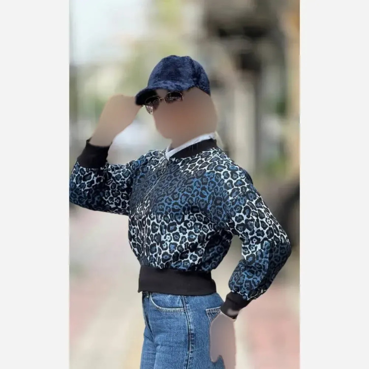 بامبر پلنگی زنانه جنس گلیمی فری سایز در رنگ بندی سرمه ای، قرمز، سبز و صورتی