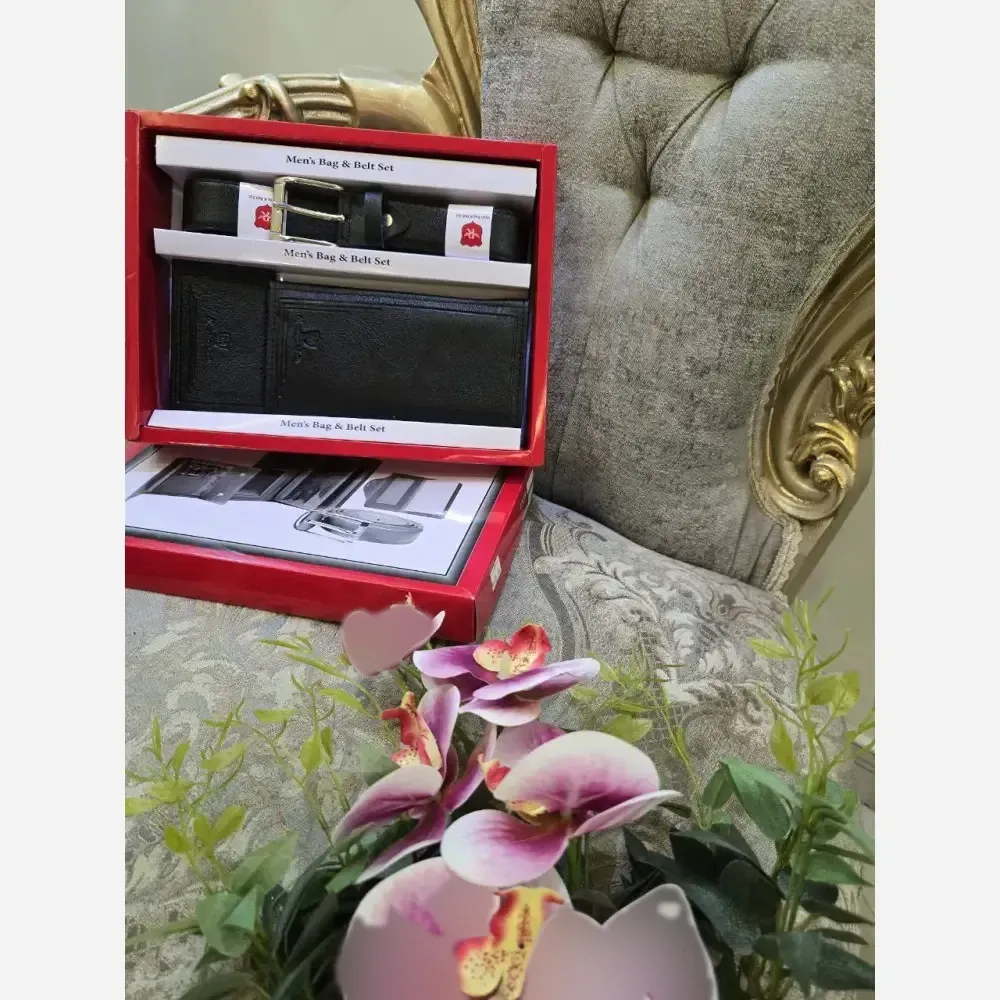 پک مردانه چرم شامل کیف پول جاکارتی کمربند رنگ مشکی و عسلی