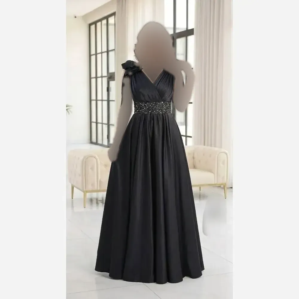 ماکسی زنانه مدل لاله ساتن تافته گرم بالا کاپدار مشکی سایز 1 تا 6