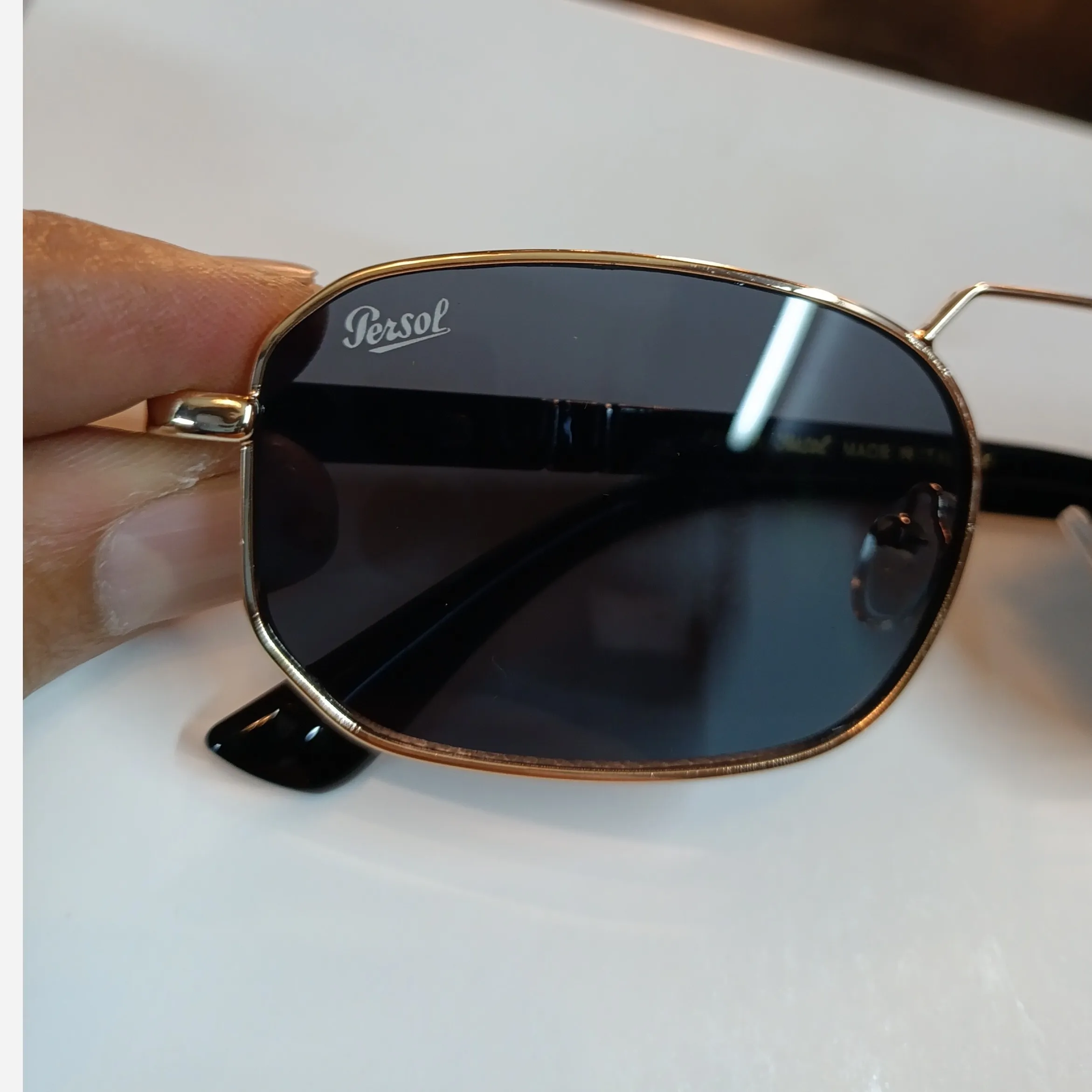 عینک آفتابی پرسول مدل دسته فنری مسترکوالیتی رنگ طلایی و مشکی هاوانا سایز 54